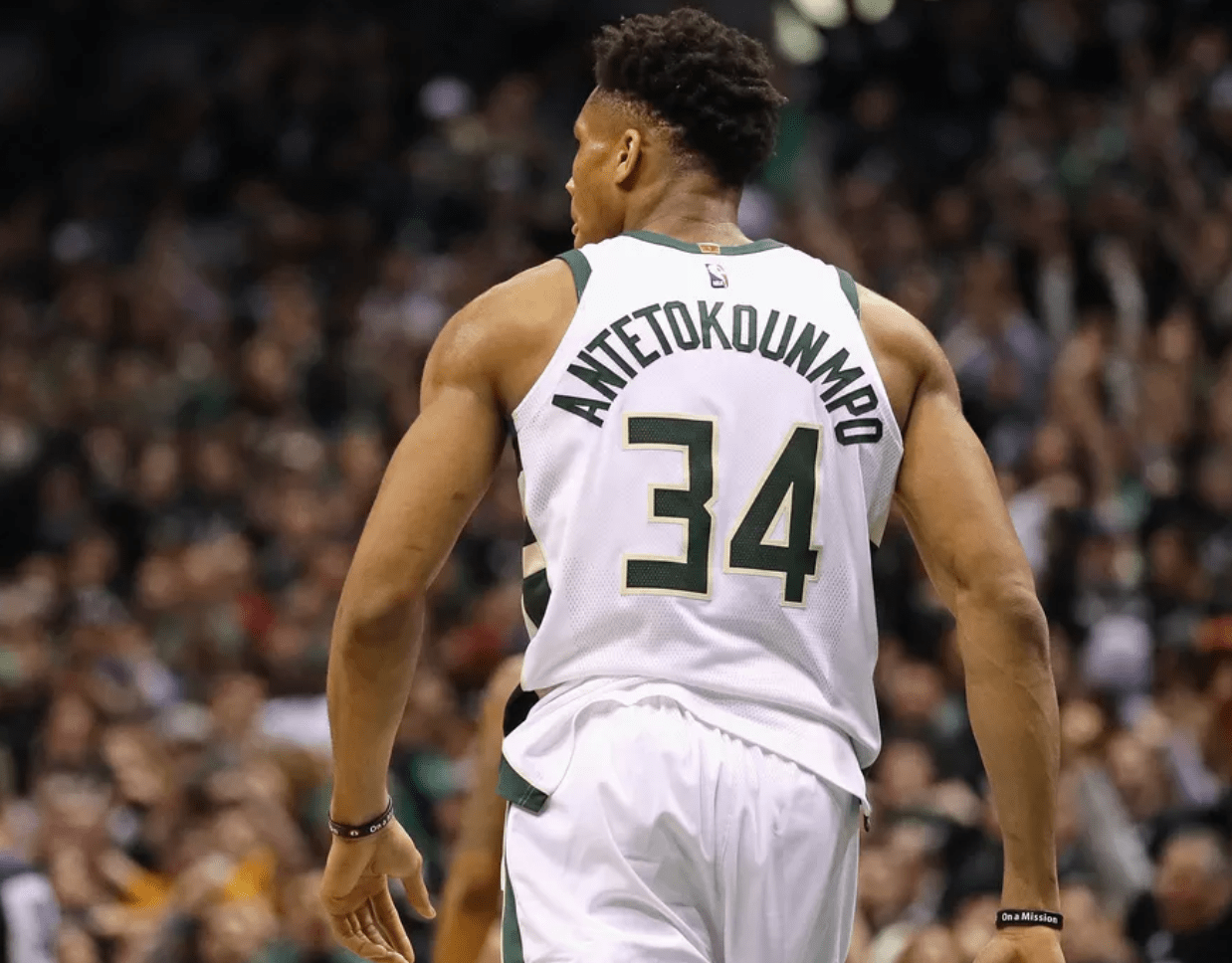 火箭7换1交易方案：哈登杜兰特欲第3次联手冲冠 快船赚得盆满钵满（火箭7换1方案：哈登杜兰特盼第三次合体冲冠，快船大赚特赚）