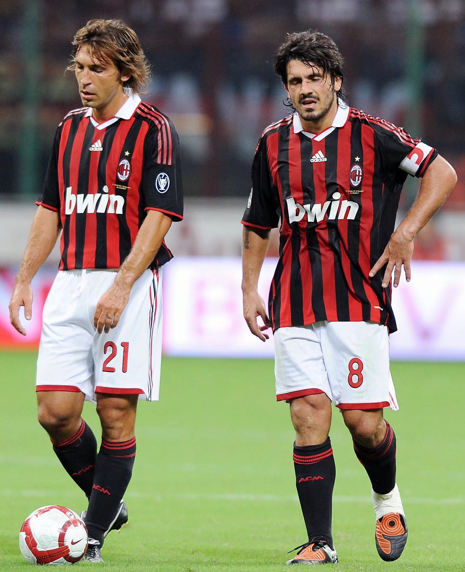 金彭贝谈登贝莱荣膺金球奖：看到他在台上落泪，我真的很感动（金彭贝谈登贝莱加冕金球：他在台上落泪的瞬间令我动容）