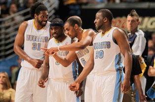 欧冠战报：西蒙屡献神扑，巴尔科拉中框，巴黎0-0闷平毕包（欧冠速递：西蒙高接低挡，巴尔科拉中柱，巴黎0-0与毕包互交白卷）