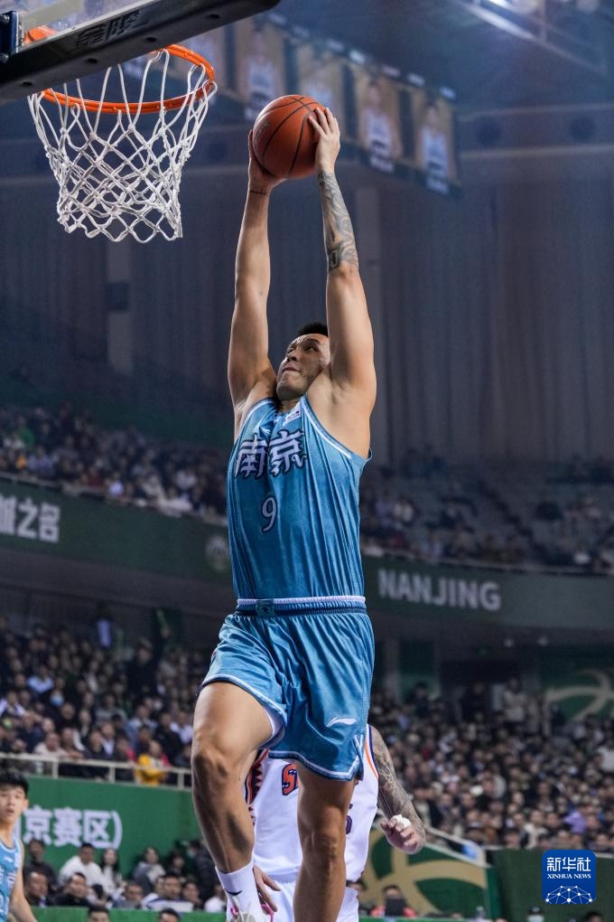 莱默尔：每次我们在自己的半场犯规，长传球都能被打进来（莱默尔：己方半场一犯规，对手总能用长传破门）