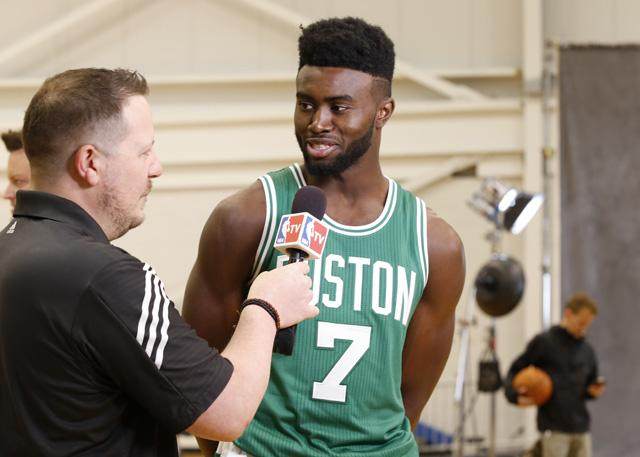 早报：上海双雄末轮争冠？这集我看过……（晨报：沪上双雄决战末轮争冠？熟悉的剧情又上演）