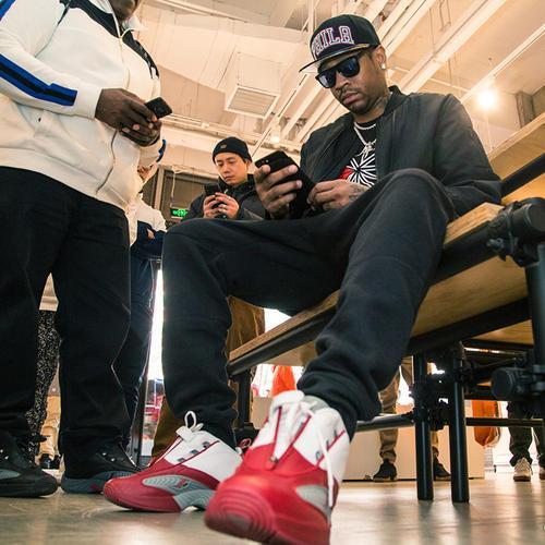 身临其境！跟着镜头冲进球场感受终场哨响瞬间迈阿密众将的喜悦（沉浸式视角：随镜头冲入球场，见证终场哨响时刻迈阿密众将的喜悦）