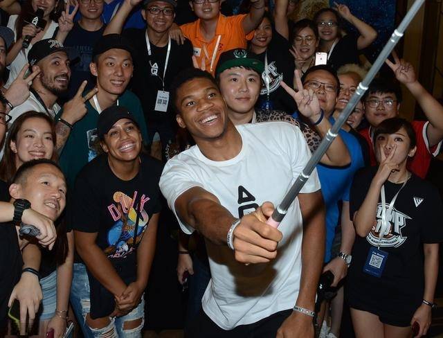 戈登：比赛尾声被勒沃库森扳平，真的让人很难接受（戈登：终场前遭勒沃库森追平，令人难以接受）