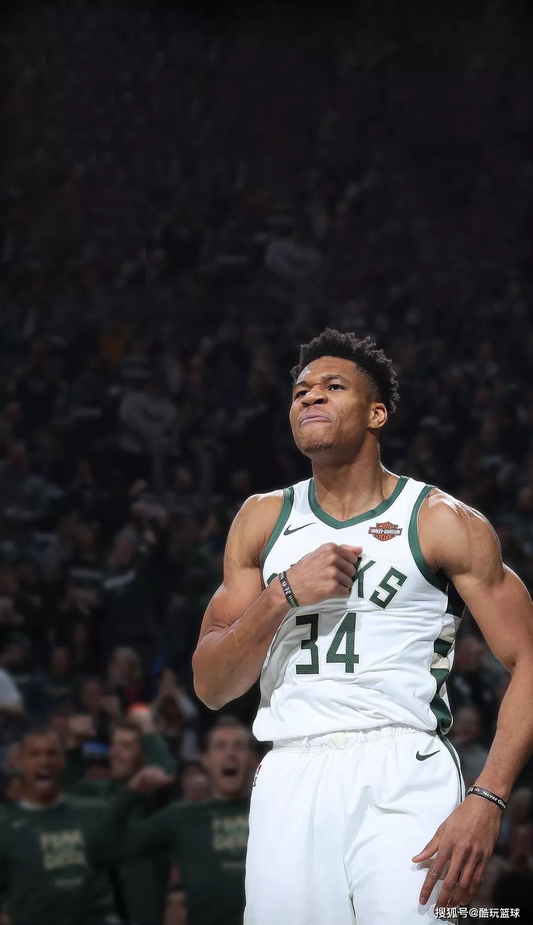 掘金半场4人得分上双，约基奇10分6助攻4篮板（半场结束掘金四人上双，约基奇10分6助4板）