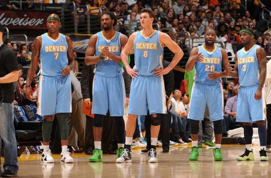 连救4个局点轰6-0！王曼昱打出窒息逆转，第三局直接打崩对手（连救4个局点后6-0反击，王曼昱上演窒息式逆转，第三局彻底打垮对手）