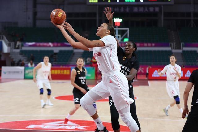 巴萨客战切尔西：莱万、亚马尔首发，内托、埃斯特旺出战（巴萨客场挑战切尔西：莱万、亚马尔先发，内托与埃斯特旺登场）