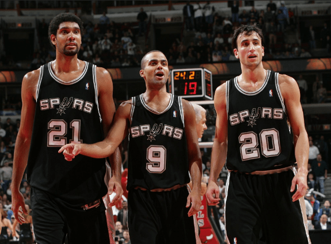 90分钟被绝平！亚洲冠军太水了，2轮1分沦为垫底，2大黑马排前二（第90分钟遭绝平！亚洲冠军状态低迷，两轮仅1分垫底，两大黑马领跑前二）