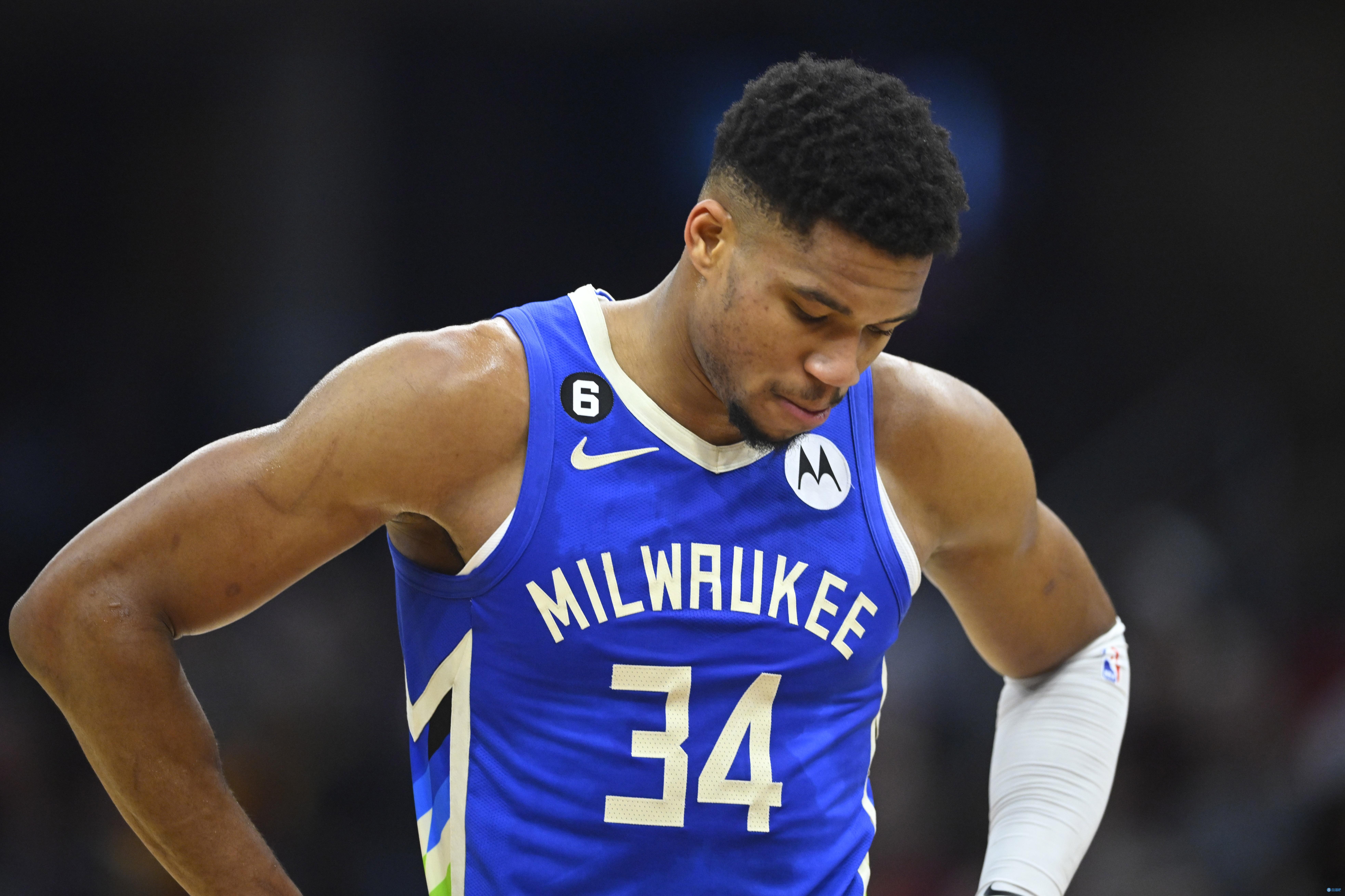 勇士队记：巴特勒核磁共振显示无结构性损伤，不会长期缺阵（勇士随队记者：巴特勒核磁检查未见结构性损伤，预计不会长期缺阵）