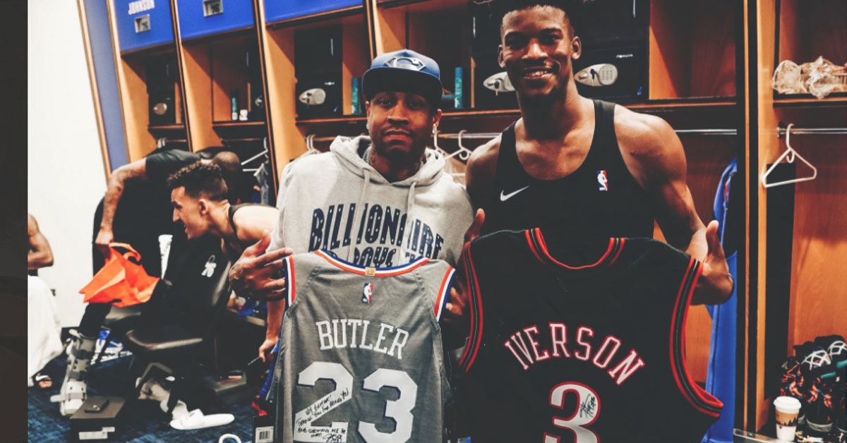 胡尔克完成职业生涯500球里程碑，球迷打出巨型TIFO致敬（胡尔克达成生涯500球壮举，球迷以巨型TIFO致敬）