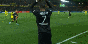 半场：尤文1-0紫百合，科斯蒂奇世界波，DV9造点被取消+失单刀